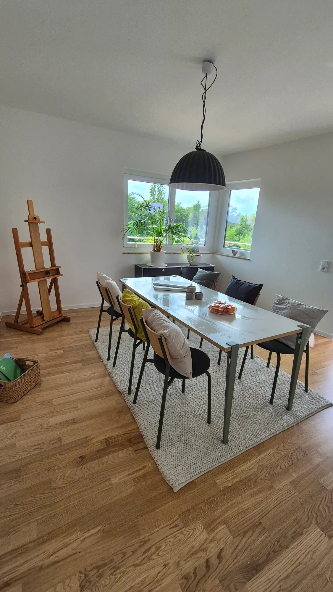 Bürozimmer einer möblierten Musterwohnung in Leipzig im Neubauprojekt Buwog Am neuen Park