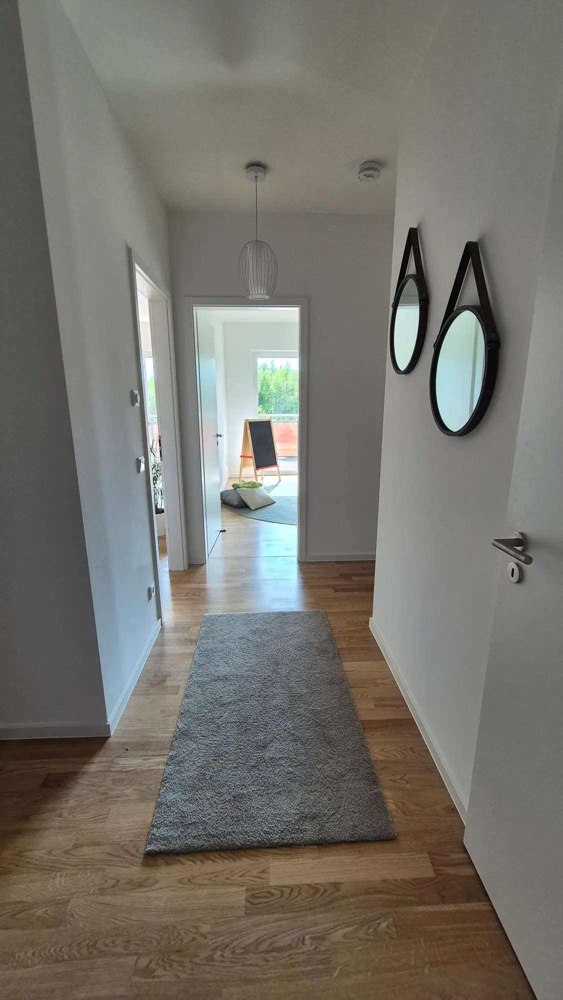 Diele einer möblierten Musterwohnung in Leipzig im Neubauprojekt Buwog Am neuen Park