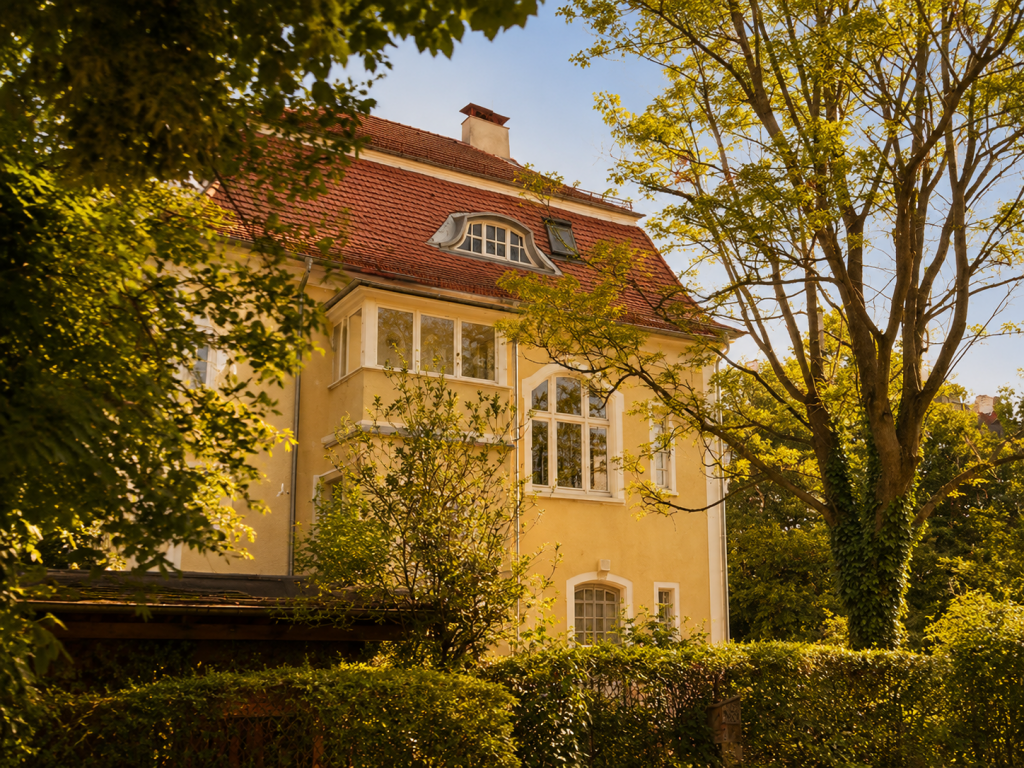Historische Altbauvilla in Wiesbaden-Biebrich mit stilvoller Gründerzeitarchitektur, Verkauf durch GSK Immobilien