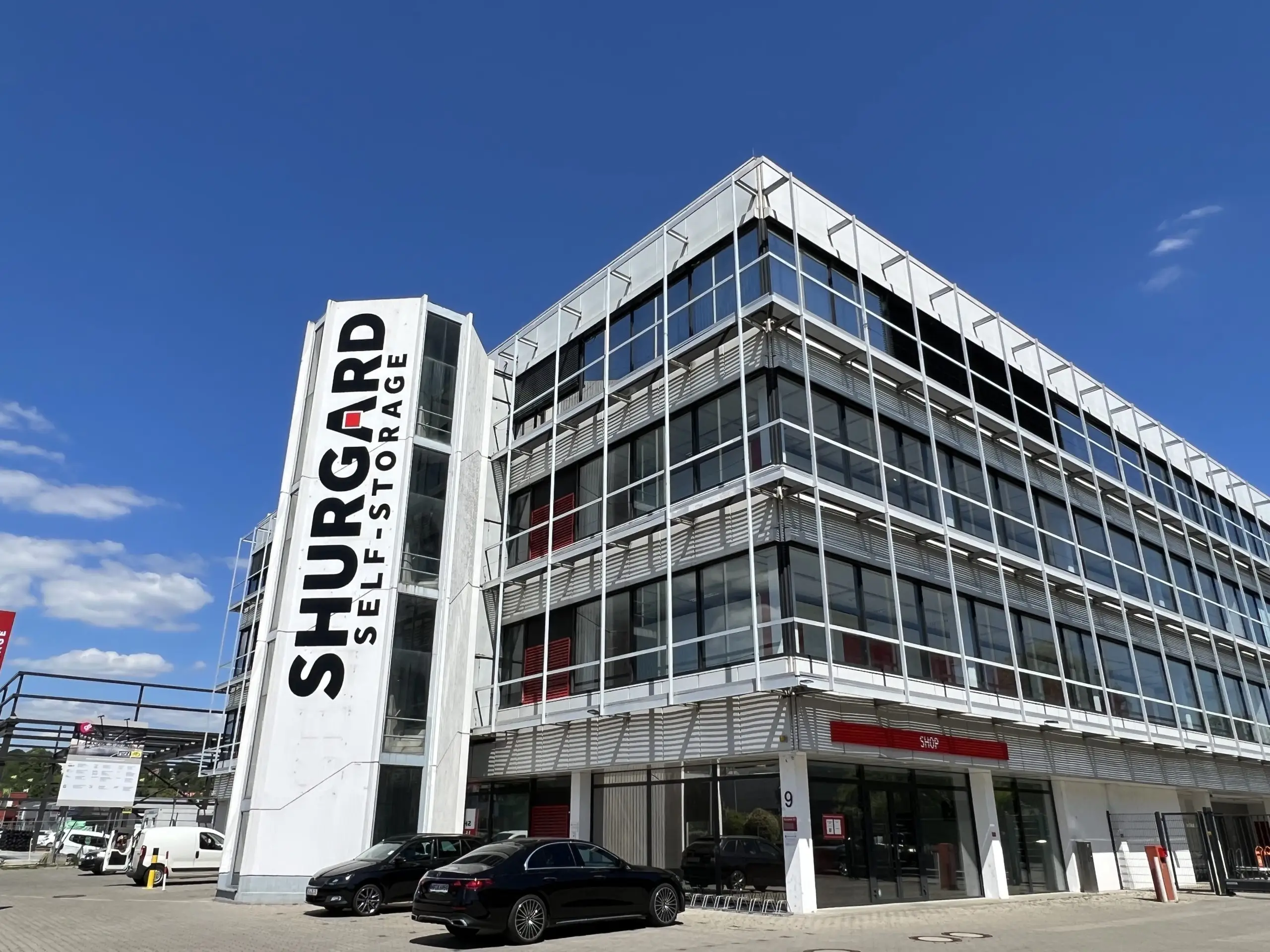 Gebäudeansicht bei Shurgard in Wiesbaden-Biebrich